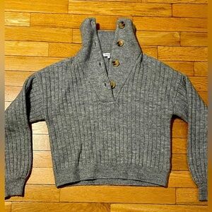 Oversized Cropped Gray Ribbed Sweater with Button Detail Women’s S